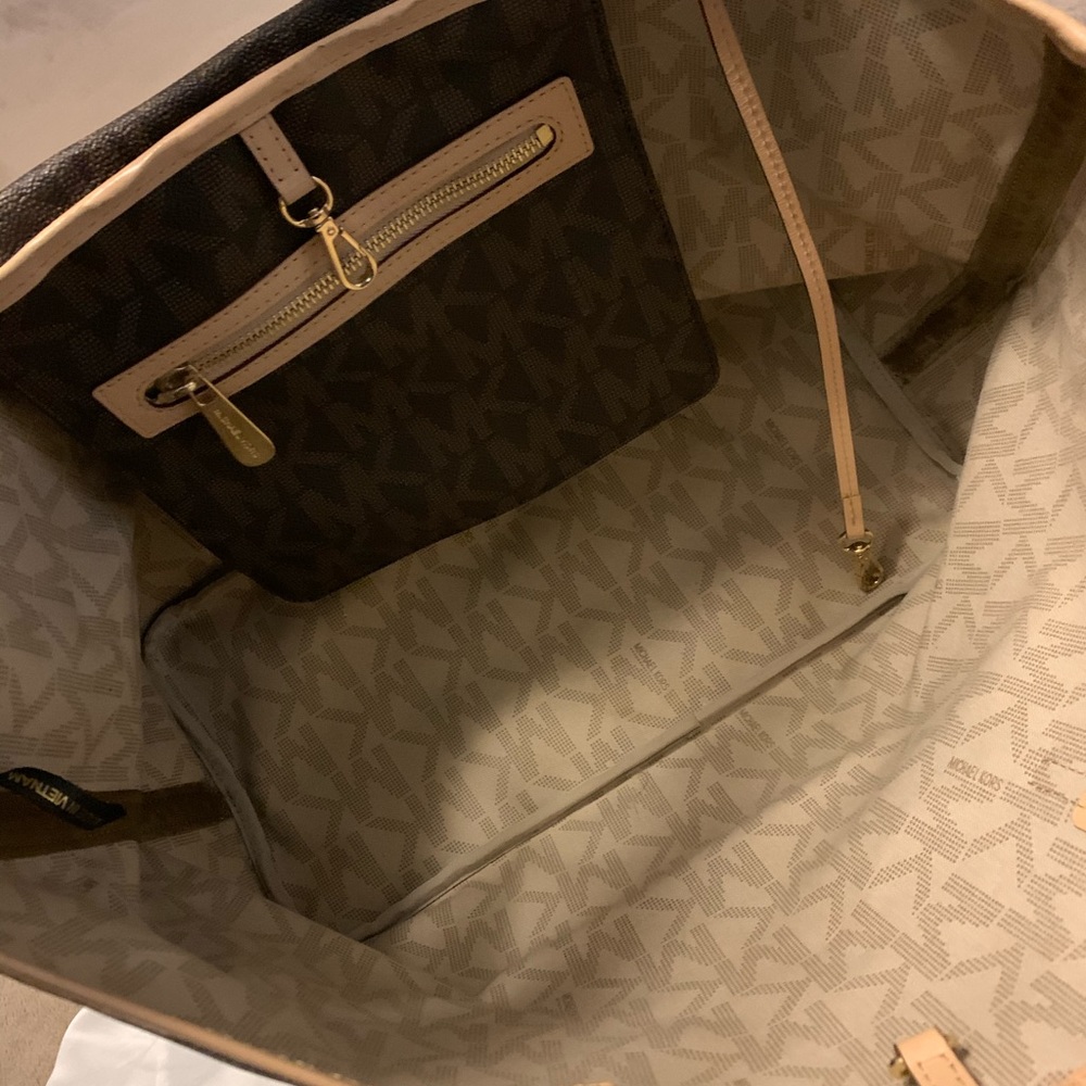Michael Kors Jet Set Travel Bag